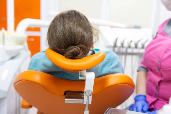 Ασθενή στην καρέκλα στο οδοντίατρος — Φωτογραφία Αρχείου