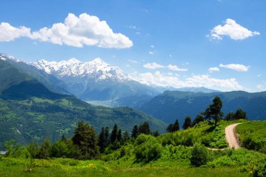 Alp Vadisi dağ manzarası