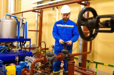 Mühendis bakım işleri petrol ve fabrika