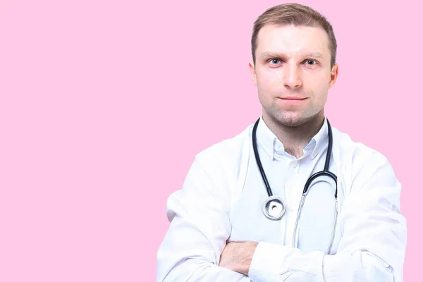 Arts met de stethoscoop op roze achtergrond — Stockfoto