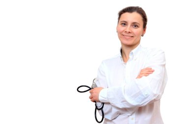 Doktor terapist beyaz arka plan üzerinde izole stetoskop ile portresi.