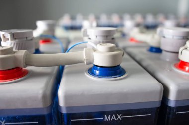 DC akü. Akümülatör bataryaları