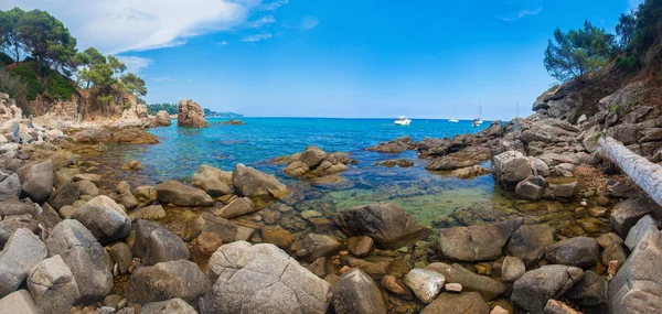 Paisaje marino de la bahía mediterránea en España, Costa Brava —  Fotos de Stock