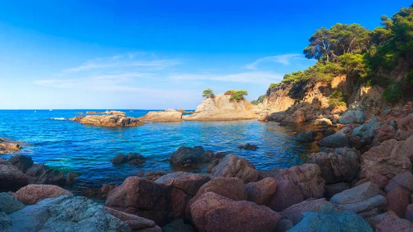 Paisaje de naturaleza marina en Lloret de Mar, España. Increíble vista en se —  Fotos de Stock