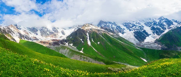 Vistas panorámicas panorámicas de la cordillera del Cáucaso, Georgia —  Fotos de Stock