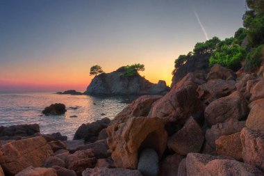 Costa Brava manzara sabah. Lloret de Mar'da deniz kıyısı