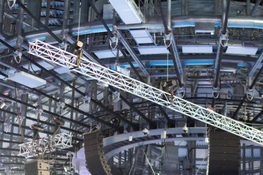 Buz arenaveya stadyumun tavanındaki ekler.