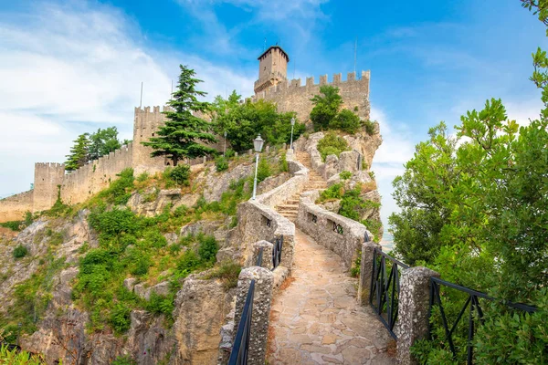 Castle in San Marino. Rocca della Guaita Tower. Famous San Marin — Stock Photo, Image