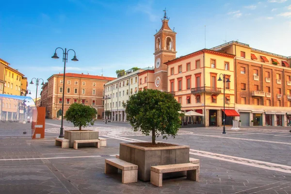 Paisaje urbano de Rimini, Italia. Plaza central de Rimini. Plaza de la — Foto de Stock