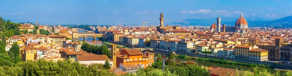 Vista panorâmica de Florença, Itália. A Basílica de Santa Maria d — Fotografia de Stock