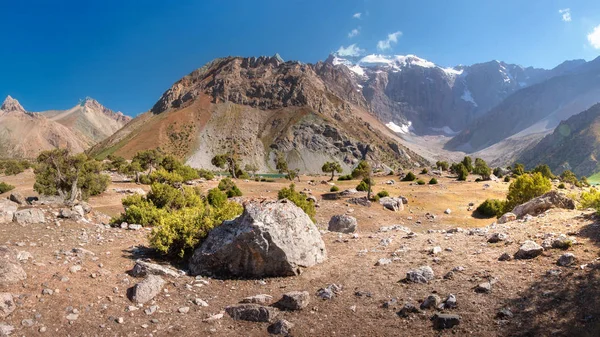 Montañas escénicas de Fann, Tayikistán. Hermoso paisaje de montaña . — Foto de Stock