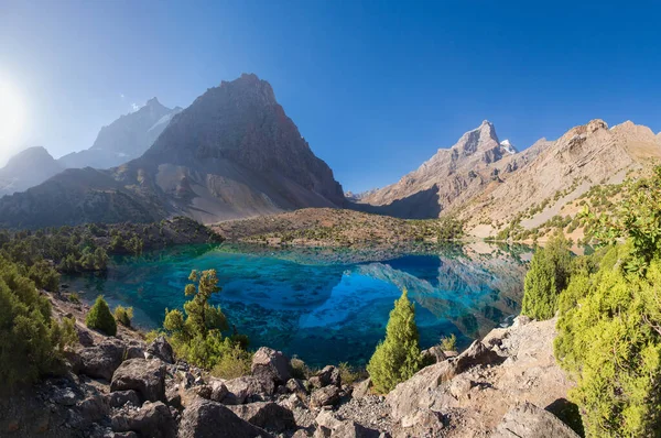 Montañas Fann, Tayikistán. Increíble agua transparente turquesa — Foto de Stock