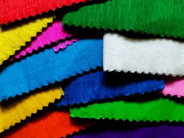 Renkli gökkuşağı krep kağıdı dokusu arkaplanı.