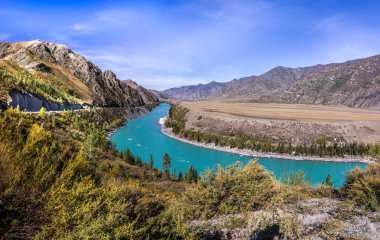 Sonbahar Katun nehir zümrüt su ile