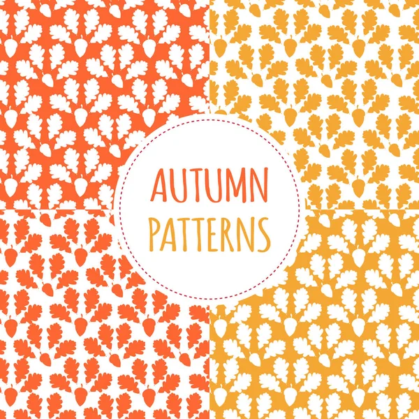 Sonbahar Orman desenler vektör sorunsuz ayarlayın. Meşe palamutları ve meşe yaprakları siluetleri arka plan. Sonbahar renkli baskı için Mevsimlik afiş, çocuk duvar kağıdı, kağıt veya Şükran günü kartı şablonu kaydırma.
