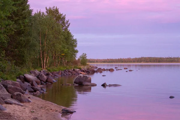 Heldere Zonsondergang Een Halt Aan Oever Van Het Noordelijke Meer — Stockfoto