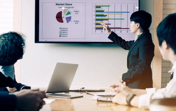 Asian Business People Holding Pen Pointing Projector Screen Group Employee — Stock Photo, Image