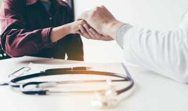 Doktor hasta ve tutuşup Hastanesi'nde tıbbi Danışma ile konsolları.