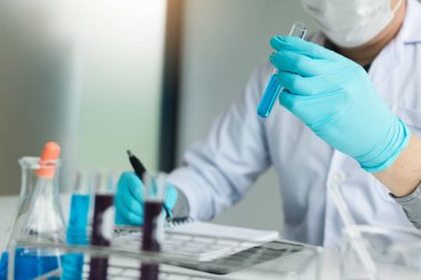 Onun bulguları tüp ile kitap yapım Not Laboratuarı'nda kayıt bilim adamı.