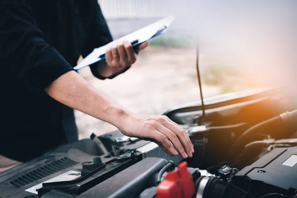 Auto Mechanik Opravy Vozidla Motor Pracovní Úlohy — Stock fotografie