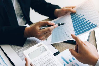 Grafik ve Özet raporu belge Finans arıyor işadamı