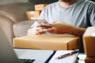 Asya genç erkekler telefon müşteri bulmak için arıyoruz bir