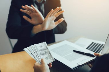 B anti ile ortak para verdiği rüşveti reddeden işadamı