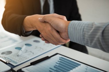 İş ortaklığı şirket mali imza için el sıkışma