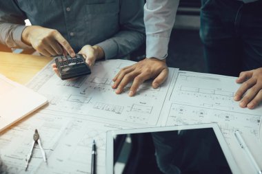 İki birlikte çalışan ve dijital tablet arıyorum bana yardımcı olanvarmı kullanarak mühendislik