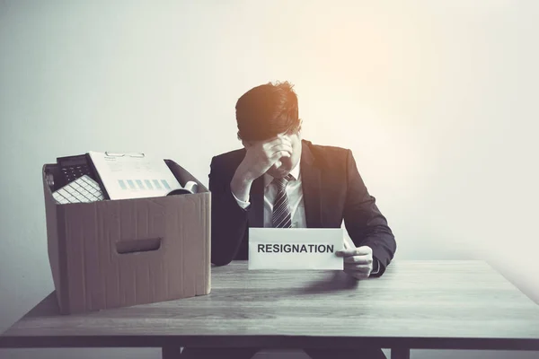 Male employee used his hand to hold the head feeling sad at his — Stock Photo, Image