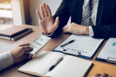 Ortaklık tarafından para verilen rüşvet reddetme iş kişi Anti 