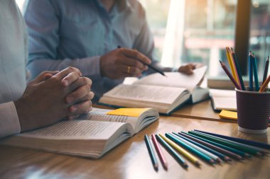 Öğrenciler, öğrenci hom ile ilgili atamaları anlatıyor