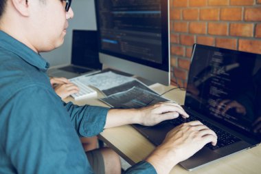 İki ortaklıklar programlama ve kodlama teknolojileri geliştirme 
