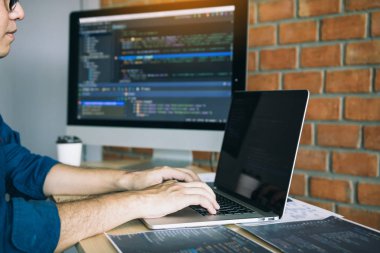 Asya adam çalışma kodu programı geliştirici bilgisayar web developmen