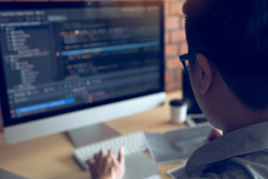 Asya adam çalışma kodu programı geliştirici bilgisayar web developmen