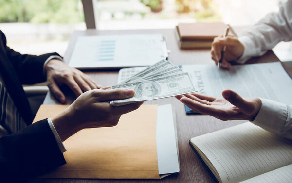 Предприниматели вот-вот подпишут контракт, который позволит партнерам
 