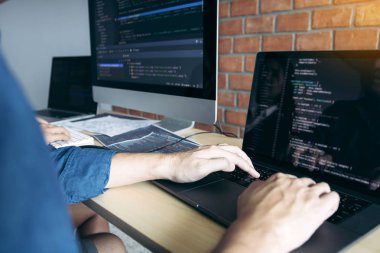 İki ortaklıklar programlama ve kodlama teknolojileri geliştirme 