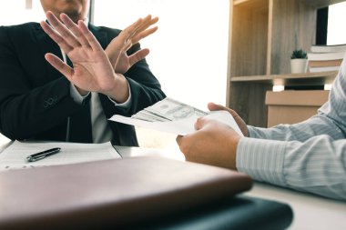 Girişimciler ortaklardan rüşvet veya yolsuzluk almayı reddediyorlar.