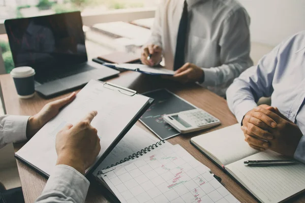 Businessmen Explain Quarterly Results Colleagues Entrepreneurs Discussing Future Financial Planning — Stock Photo, Image