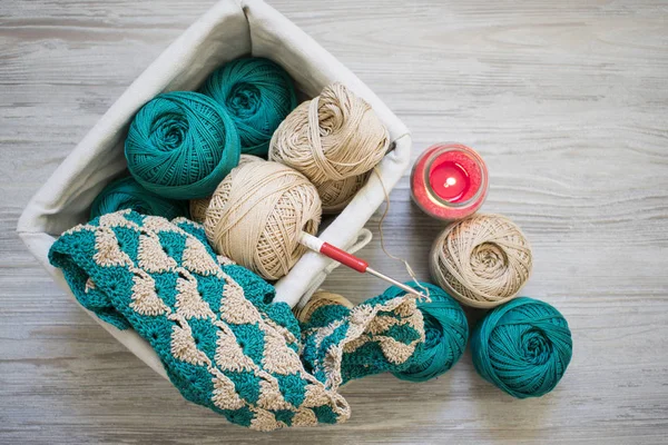 iplik ve örgü ile sepet