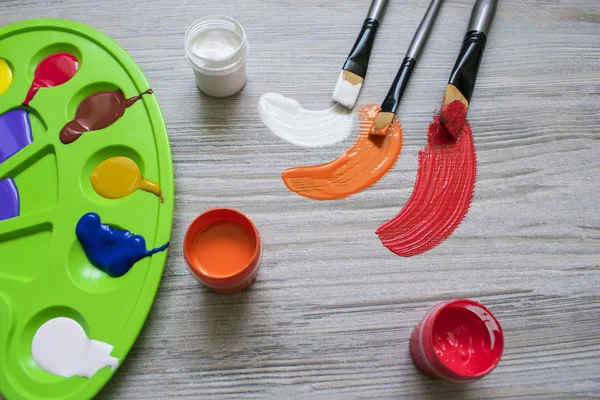 sanat fırçaları ve boyalar