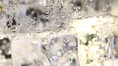  Berrak efervesan soda kristal buz küpleri kadar yakın