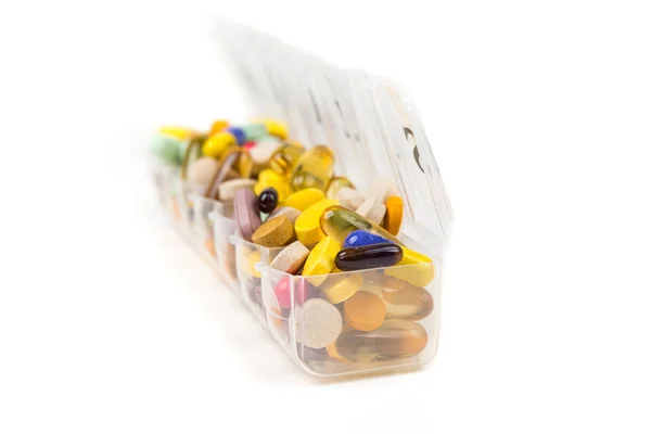 Veelkleurige Pillen Rond Een Dagelijkse Pil Planner Dispenser — Stockfoto