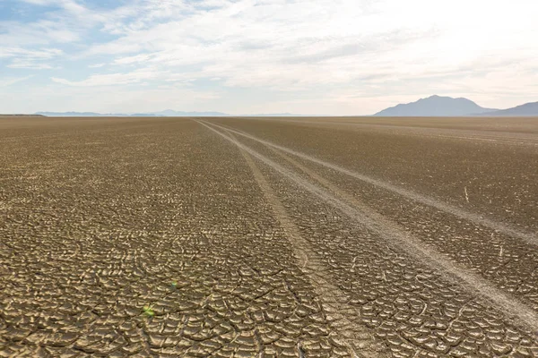 Tracce Pneumatici Che Attraversano Deserto Nero Della Roccia Playa — Foto Stock