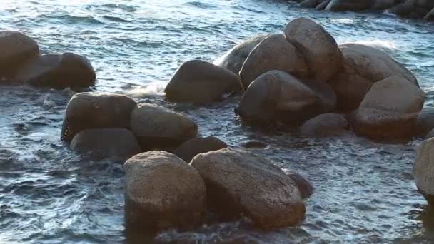 Slow Motion Waves Hitting Rocks Making Sprays Lake Tahoe — Vídeos de Stock