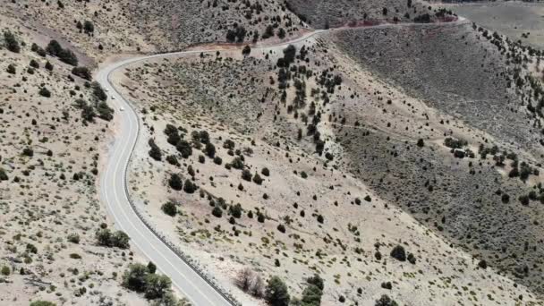 Tiga Mobil Turun Empat Tingkat Atas Geiger Reno Lalu Lintas — Stok Video
