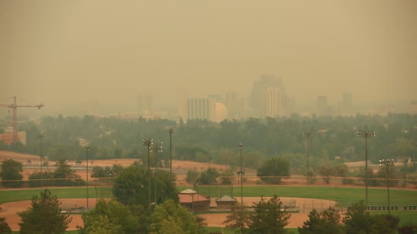 Heavy Orange Smoke Partially Obscuring Downtown Reno Nevada California Wildfires — Vídeos de Stock