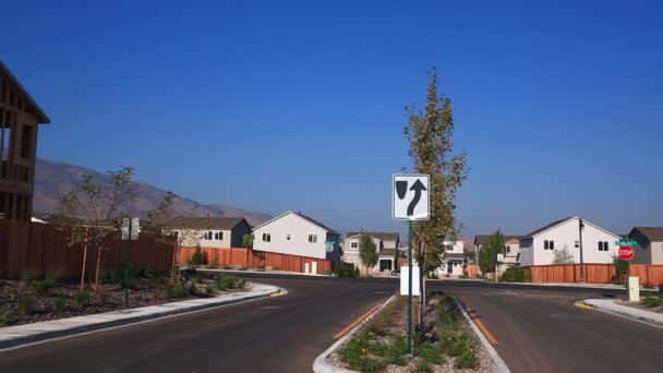 Pase Derecha Sobre Calle Vacía Nueva Construcción Curso — Vídeos de Stock