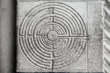 Labirinth Katedrali, Saint Marin Lucca, Toskana bölgesindeki duvarına