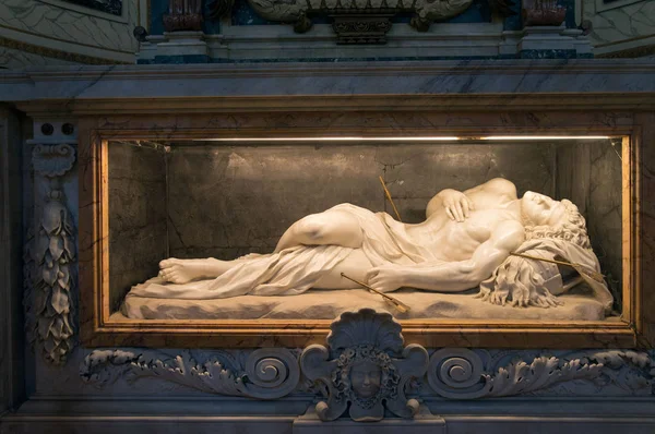 Escultura Con Flechas Sobre Tumba San Sebastián Iglesia San Sebastián — Foto de Stock